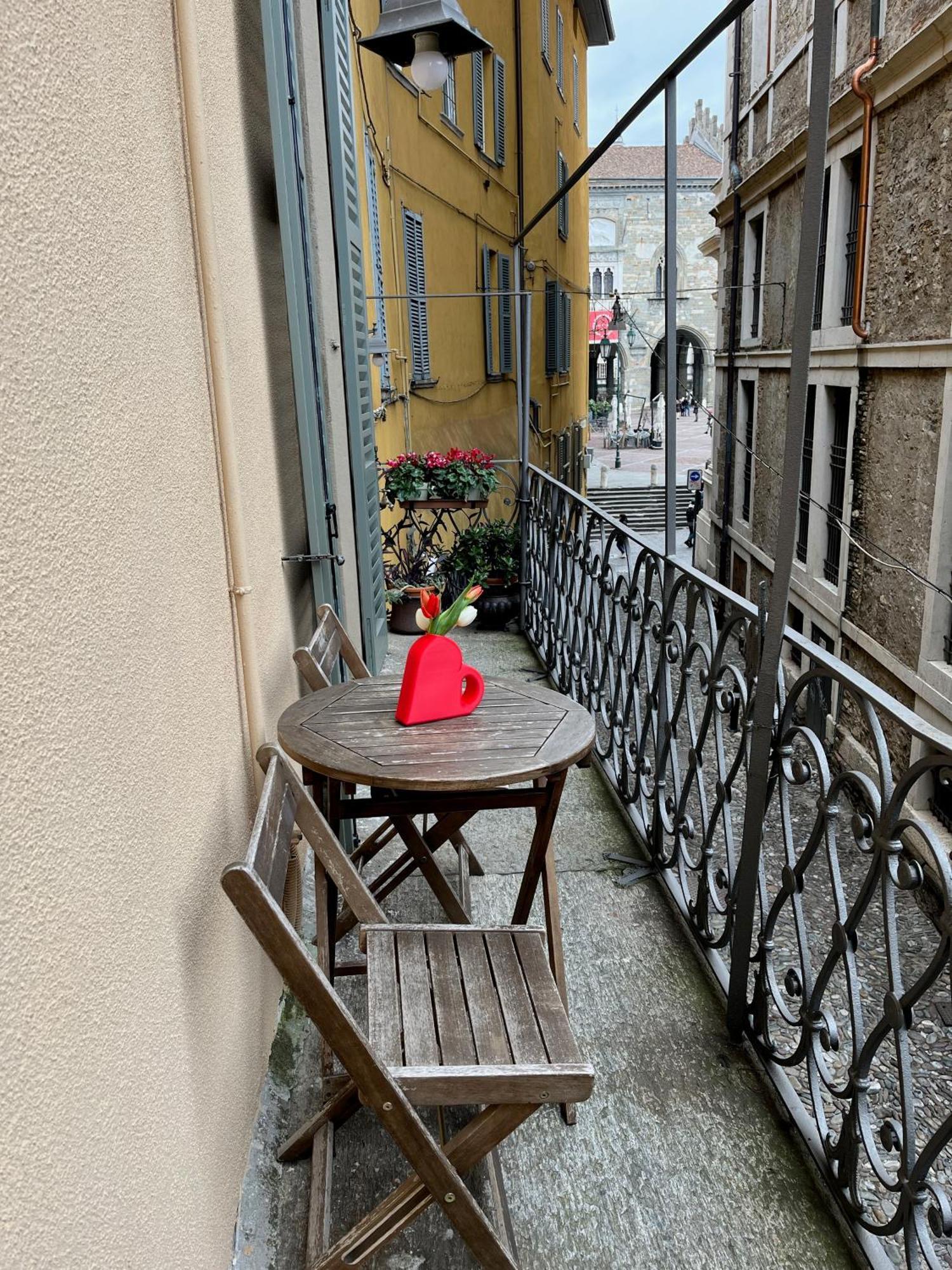 Casa Vacanze Piazza Vecchia Bergamo Exterior photo