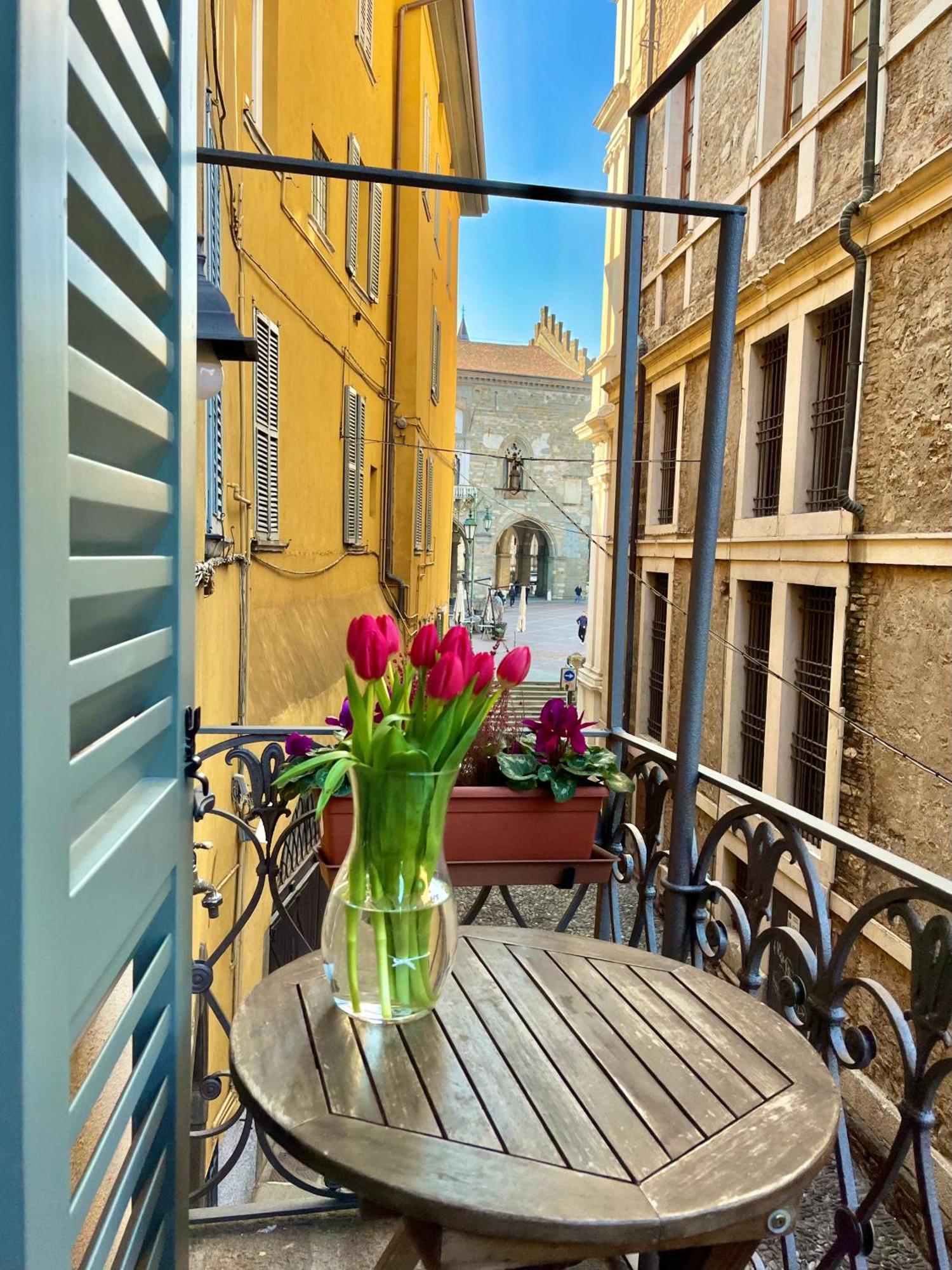 Casa Vacanze Piazza Vecchia Bergamo Exterior photo