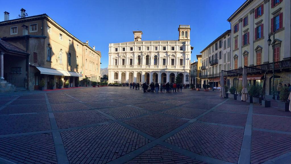 Casa Vacanze Piazza Vecchia Bergamo Exterior photo