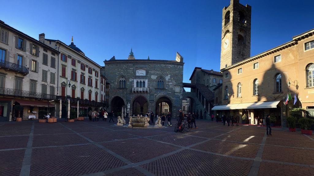 Casa Vacanze Piazza Vecchia Bergamo Exterior photo
